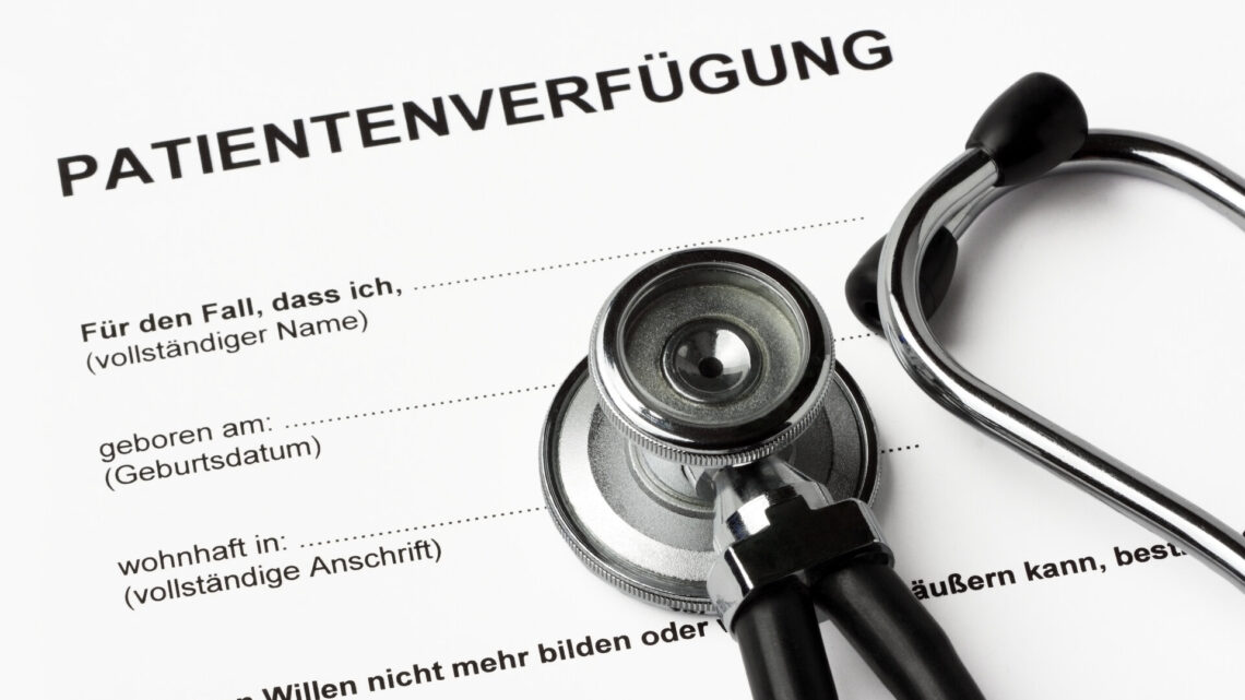 Patientenverfügung und Stethoskop