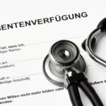 Patientenverfügung und Stethoskop